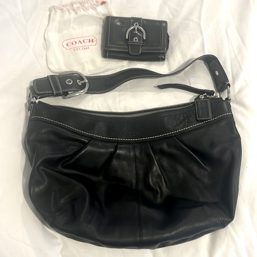 Coach SoHo Black Pleated Leather Hobo Bag
E0960-F13731
w/ matching black wallet